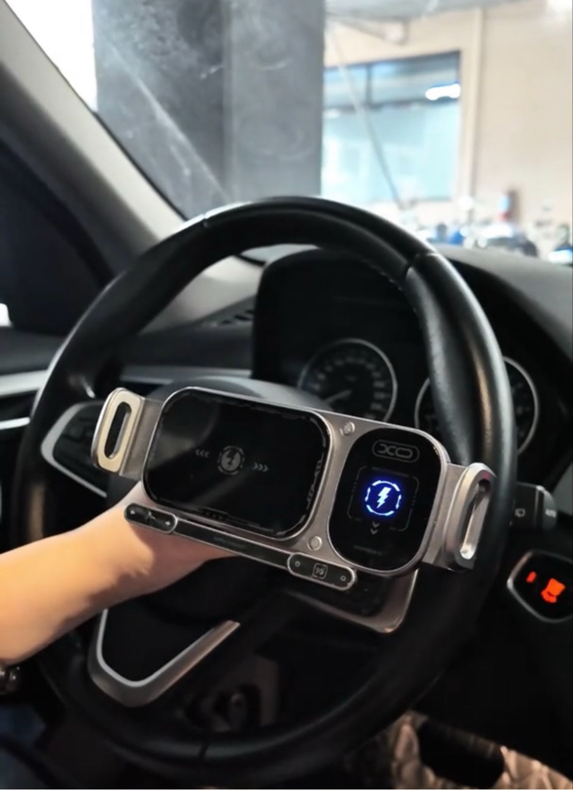 Жолооны хүрдэнд суурилдаг ухаалаг утасны тогтоогч